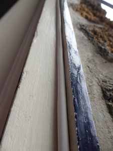 insulating-joint-inserted-into-groove-around-door-frame