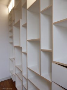 bookshelves-facade-with-varying-depths